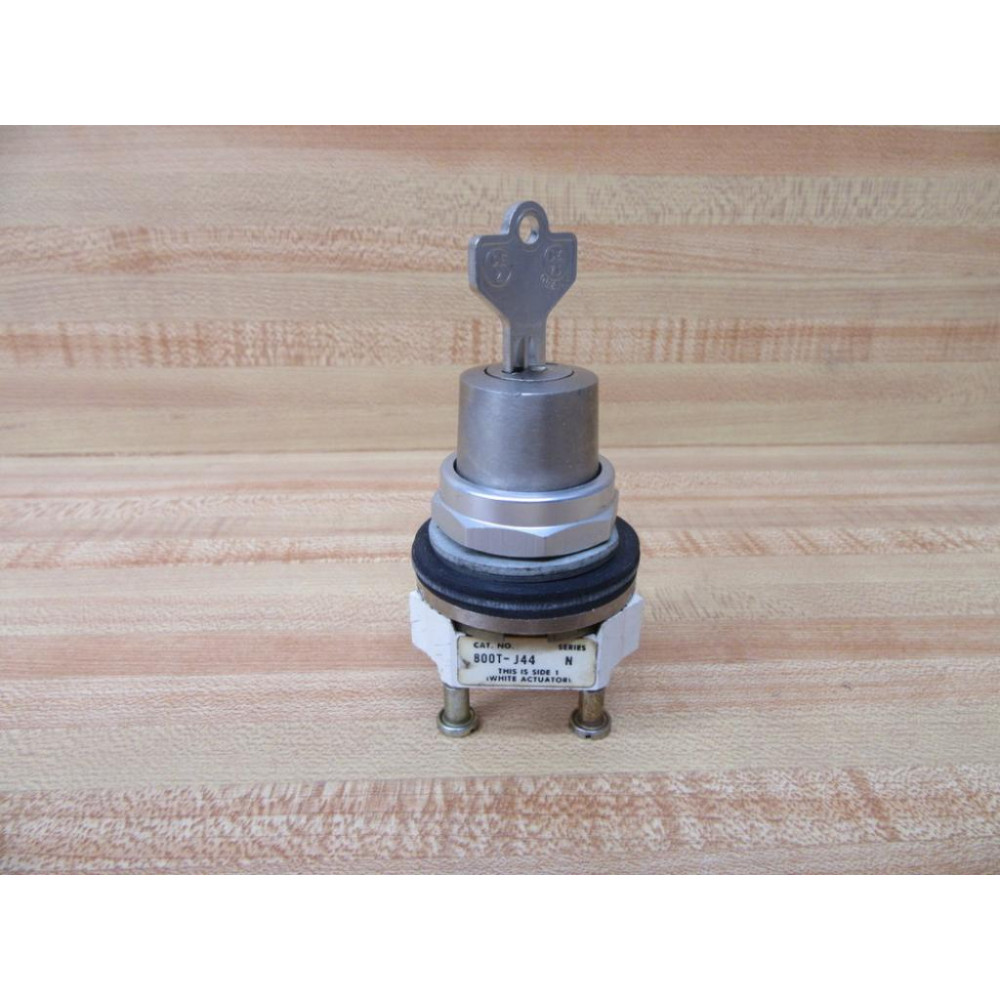Allen Bradley 800T-J44 Keyed Selector Switch Ser N, 1 Key - Used