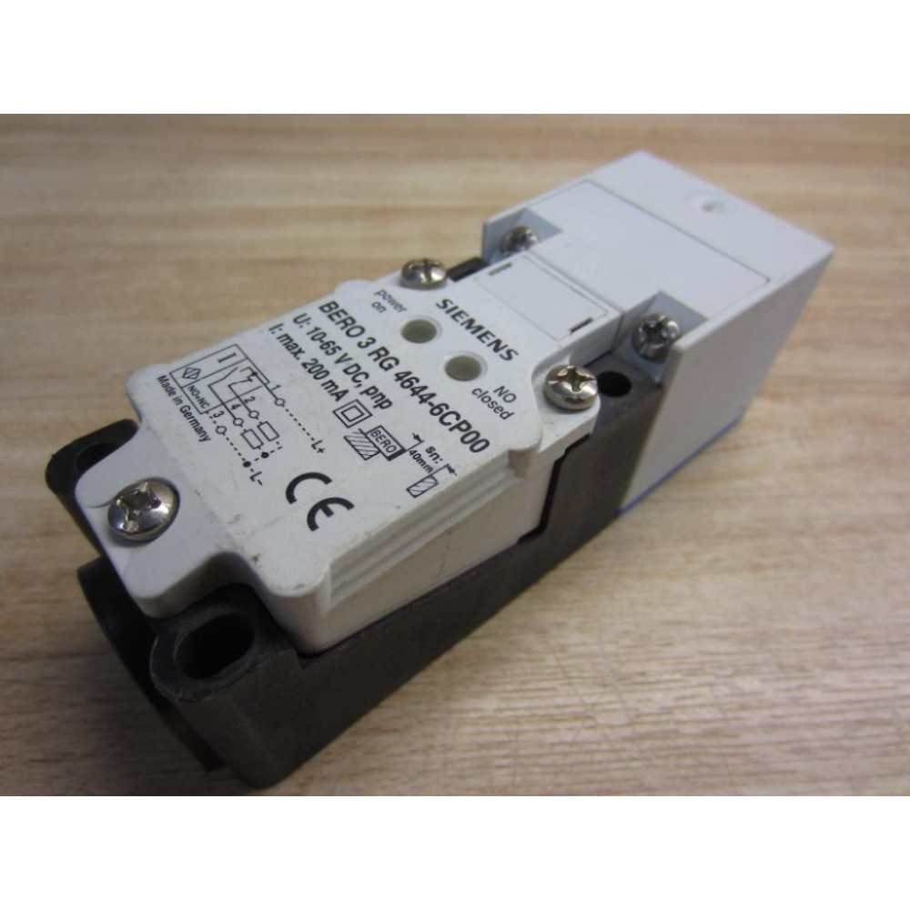 Siemens 3 RG 4644-6CP00 Proximity Switch 3RG46446CP00 - Used