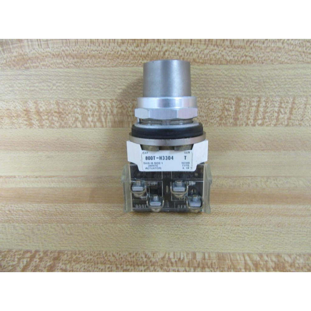 Allen Bradley 800T-H3304 Keyed Selector Switch W Key D25 - Used