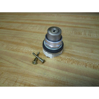 Allen Bradley 800T-NX272E Keyed Selector Switch 800TNX272E With  Key D20 - Used
