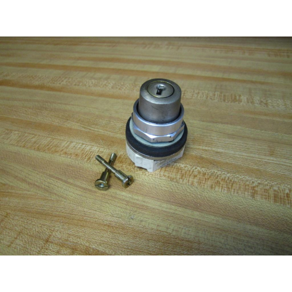 Allen Bradley 800T-NX272E Keyed Selector Switch 800TNX272E With  Key D20 - Used