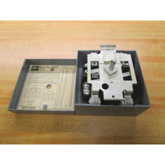 Cutler Hammer 9106H5A Manual Motor Starter WO Knob Clip - New No Box