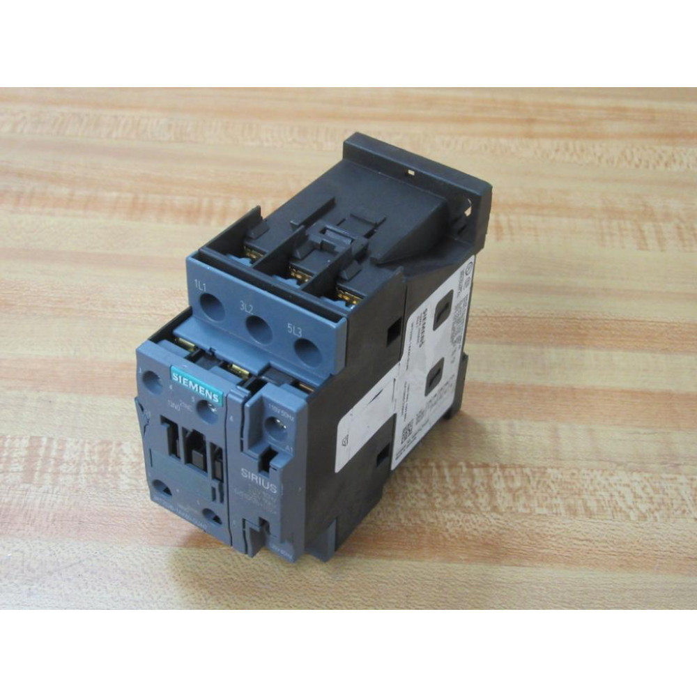 Siemens 3RT2026-1AK60-0UA0 Contactor 3RT20261AK600UA0 - Used