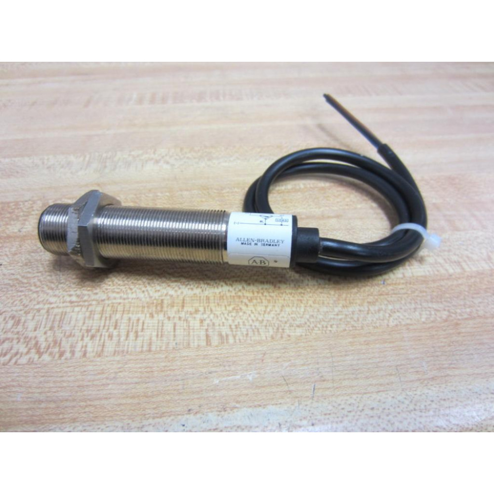 Allen Bradley 871C-P5A18 Proximity Switch 871CP5A18 Short Wire - Used