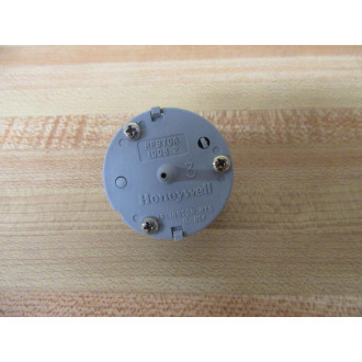 Honeywell RP970A-1008-2 Pneumatic Relay RP970A10082 WO Mounting Bracket