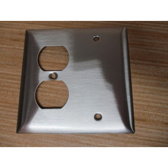 Hubbell S138 Stainless Steel Wall Plate (Pack of 7)