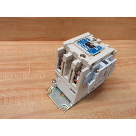Cutler Hammer CN15GN2AB Contactor CN15GN2 - New No Box