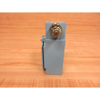 Telemecanique XCK-J....H7 Limit Switch With Limit Switch Head ZCK-E05 - Used