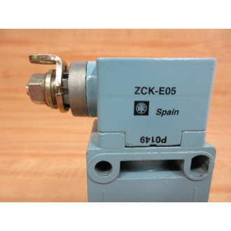 Telemecanique XCK-J....H7 Limit Switch With Limit Switch Head ZCK-E05 - Used
