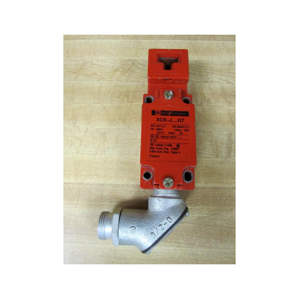 Telemecanique XCK-J....H7 Limit Switch WElbow Connector - New No Box