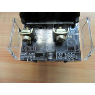 Allen Bradley 800H-DR6D2 Green Push Button