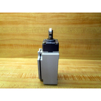 Omron D4B-3111N Limit Switch D4B3111N WRoller - Used
