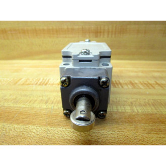 Omron D4B-3111N Limit Switch D4B3111N WRoller - Used