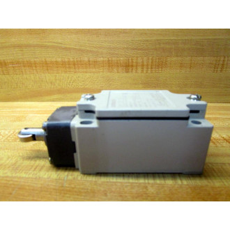 Omron D4B-3111N Limit Switch D4B3111N WRoller - Used