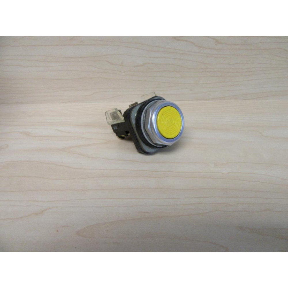 Allen Bradley 800T-A9D1 Push Button Yellow W800T-XD1 - Used
