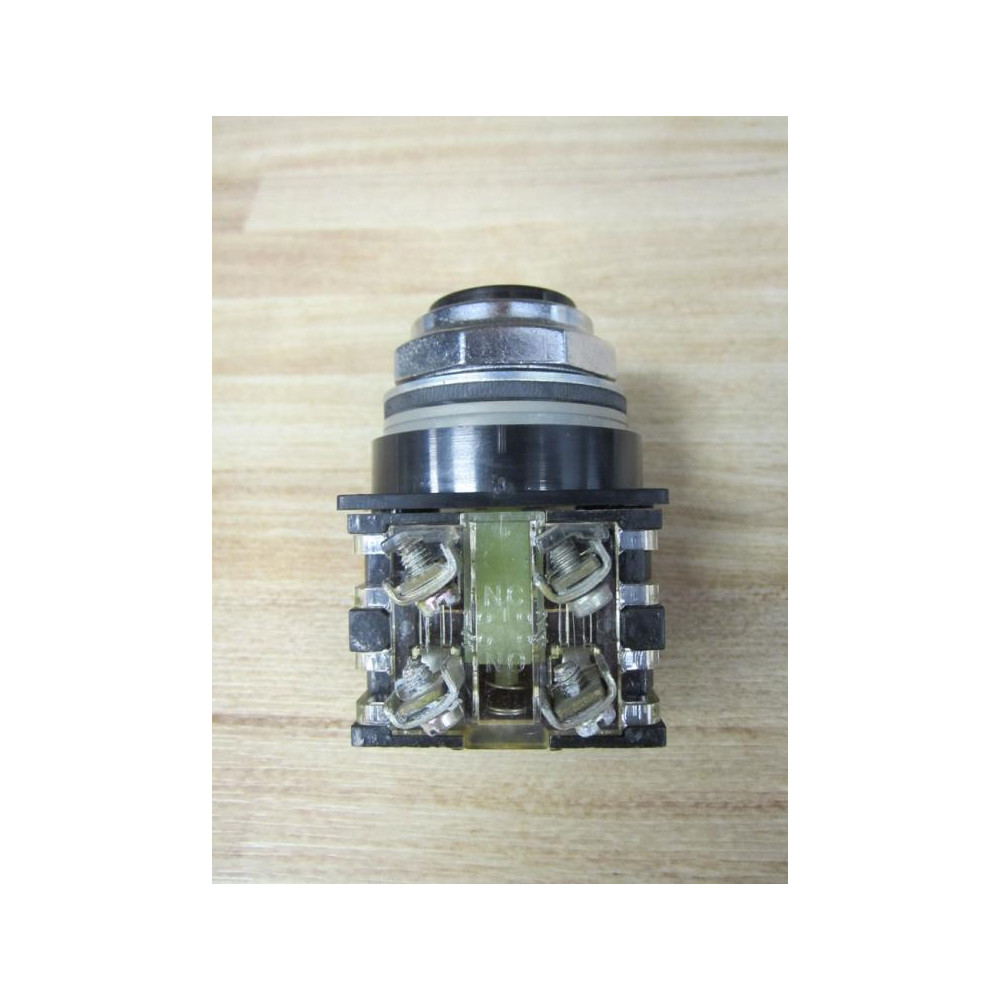 General Electric CR104PBG91B2 Push Button wContact - New No Box