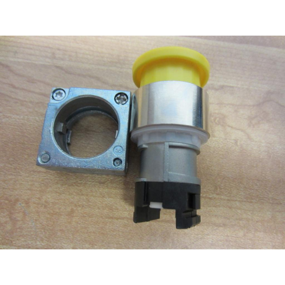 Siemens 3SB3 500-1DA31 Yellow Button 3SB35001DA31 wBase & Clip - New No Box