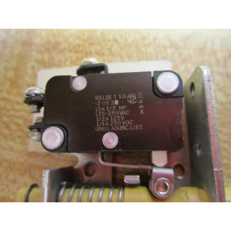 Cutler Hammer SS12E T 10-2 0Y 3 Eaton Push Button - Used