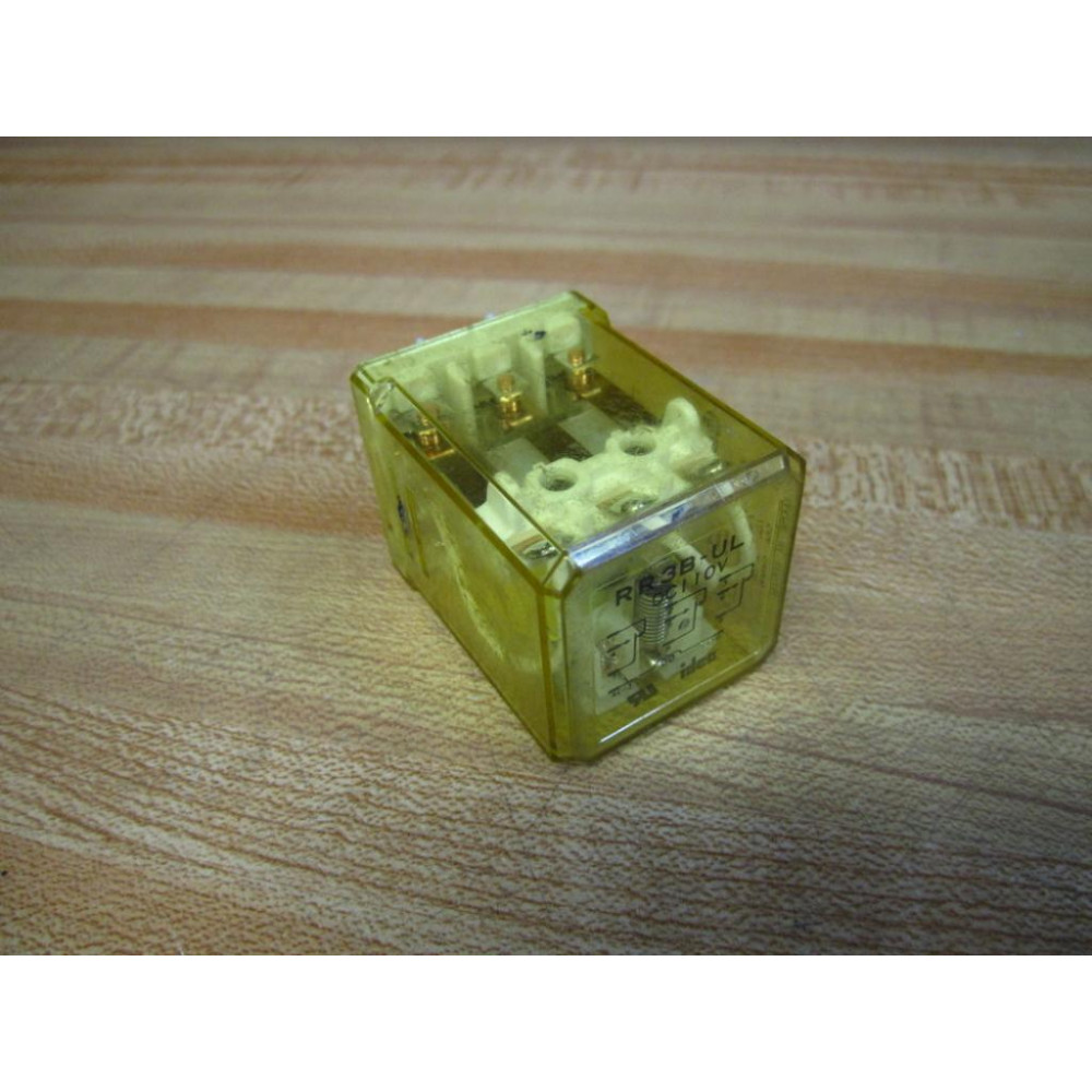 IDEC RR3B-UL DC110V Relay RR3BULDC110V VDC - Used