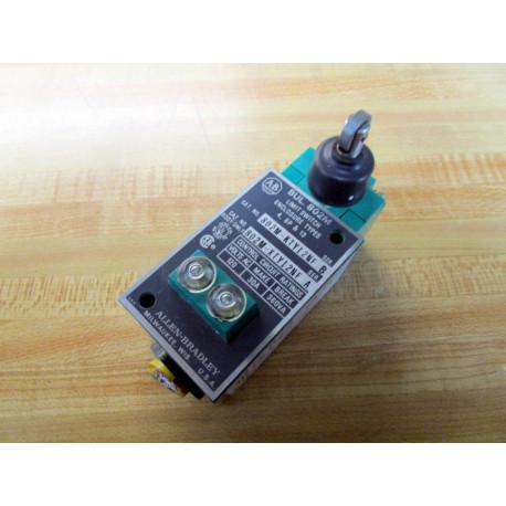 Allen Bradley 802M-KTY12NF Limit Switch WRoller 802MKTY12NF - Used