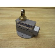 Micro Switch BZV6-2RQ81 Limit Switch BZV62RQ81 W Base Mount - New No Box