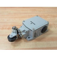 Siemens 3SE2 100-1 Limit Switch wRoller Lever 3SE21001 - New No Box