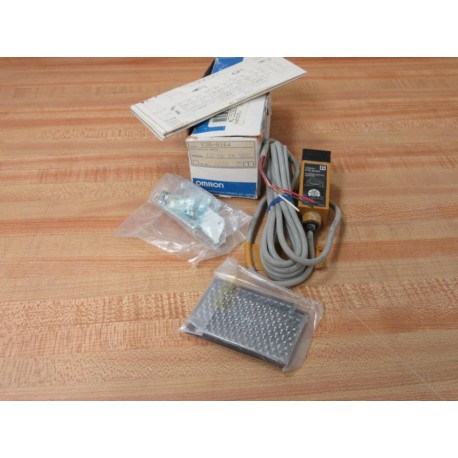 Omron E3S-R1E4 Photoelectric Switch E3SR1E4