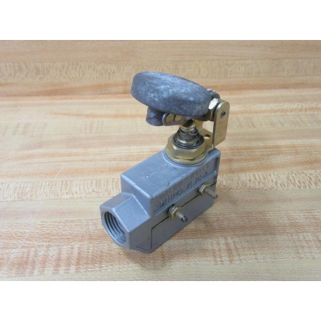 Micro Switch BZE6-2RQ4 Snap Switch WPalm Button BZE62RQ4 - Used