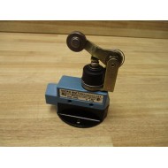 Micro Switch BZE6-2RN2 BZE62RN2 Limit Switch W Base - New No Box