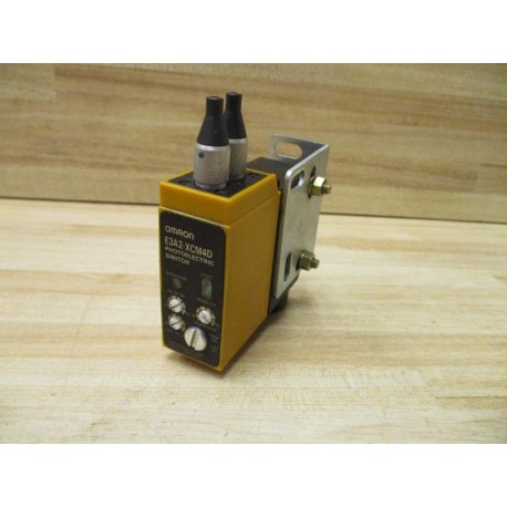 Omron E3A2-XCM4D Photoelectric Switch E3A2XCM4D - Used