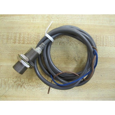 Omron E2E-X7D1-N Proximity Switch E2EX7D1N - Used