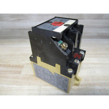 Allen Bradley 700-P400A1 Starter Relay 700P400A1 Chipped Series B - Used