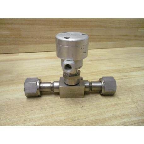 Swagelok Nupro SS-8BK-V19 Bellows Valve SS8BKV19 - Used