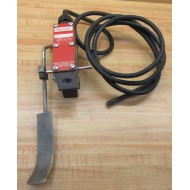 Namco EA150-30275 Snap-Lock Limit Switch EA15030275 W Cable - Used