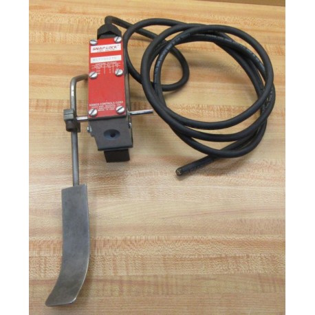 Namco EA150-30275 Snap-Lock Limit Switch EA15030275 W Cable - Used