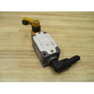 Siemens 3SE3-120-1G Limit Switch 3SE31201G W Roller & Strain Relief - Used