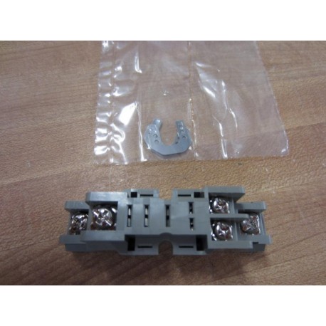 IDEC SH1B-05 Relay Socket SH1B05 With Clips - New No Box