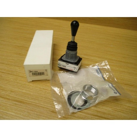 Allen Bradley 800T-T2H4 Toggle Switch 800TT2H4