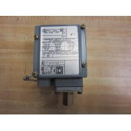 Square D 9012-GAW-5 Pressure Switch 9012GAW5 - Used