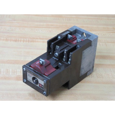 Cutler Hammer D26MR402 Type M Latched Relay Series A3 - Used