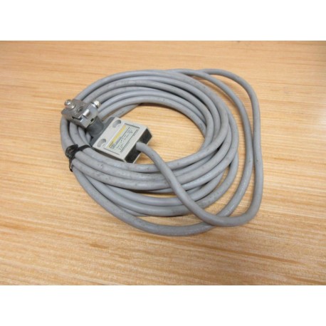 Omron D4C-9100 Limit Switch D4C9100 WO Roller Lever - New No Box