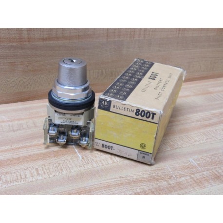 Allen Bradley 800T-H33B Selector Switch WO Keys Ser. N W2 800T-XA