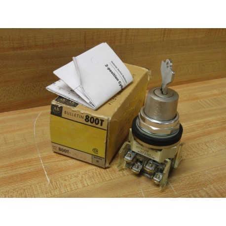 Allen Bradley 800T-J52B 3-Pos. Switch 800TJ52B W(2) 800T-XA