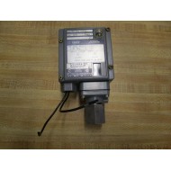 Square D 9012 GCW-2 Pressure Switch 9012GCW2 Series C - Used