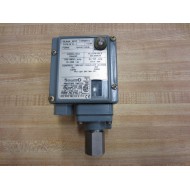 Square D 9012-GFW-3 Pressure Switch 9012GFW3 - Used