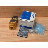 Omron E3N2-R5Y44B-US Photoelectric Switch E3N2R5Y44BUS - New No Box