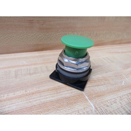 General Electric CR104PBM00G5 Green Pushbutton GE - New No Box