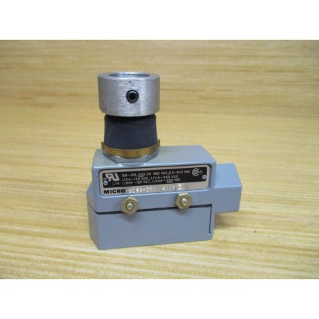 Micro Switch BZE6-2RN Limit Switch  BZE62RN W Collar Bracket - New No Box
