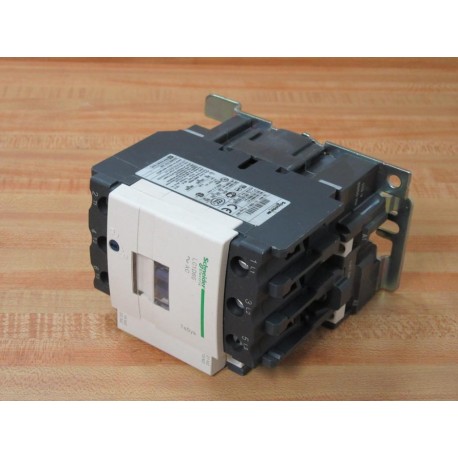 Schneider Electric LC1D65F7 Contactor Chipped Side - Used