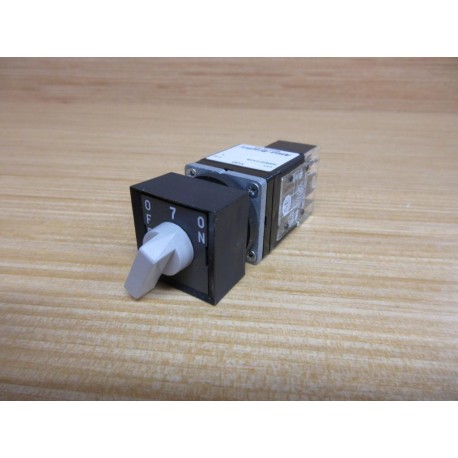 Allen Bradley 800MB-16HX2B Operator For Selector Switch W800M-XD1 - Used